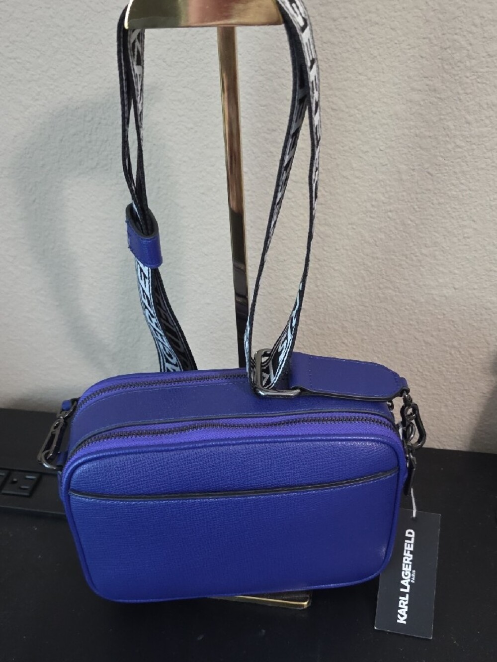 Karl Lagerfeld Electric Purple Pebbled Crossbody Camera Bag NWT - Picture 3 of 3